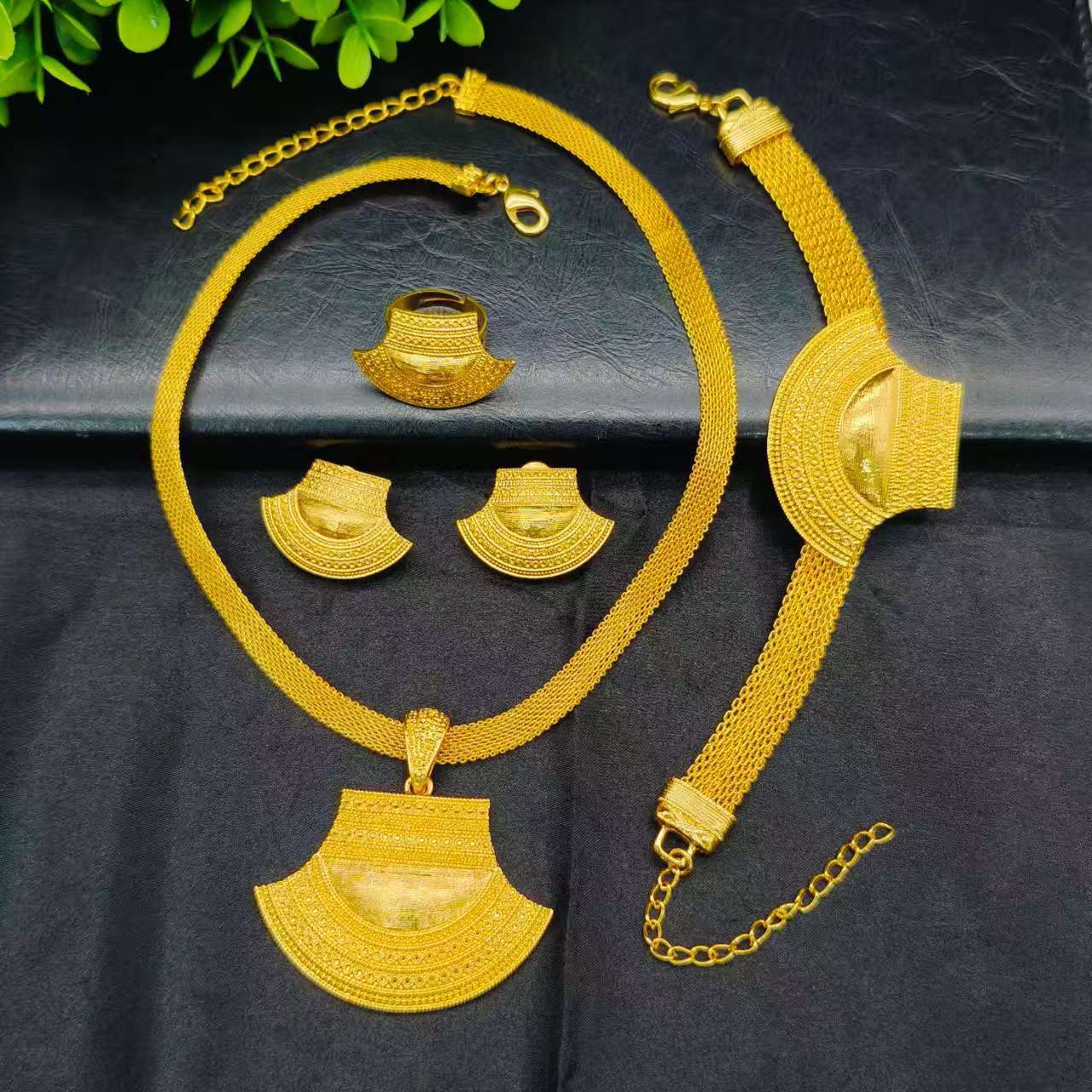 Kutsal Saat Kayışı Kolye Bilez - Fine Jewelry Watches Women incelemesi ve fiyatı